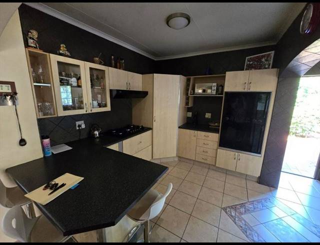 3 BEDROOM HOUSE FOR SALE IN BIRCHLEIGH